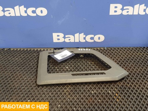 Накладка фары правая